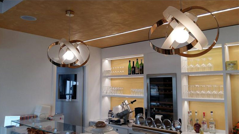 Dettagli Illuminazione a led ideale per un bar, il nostro cliente è Caffè La Rosa a Pollenzo